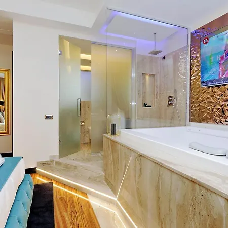 Spanish Hills Collection Luxury & Jacuzzi Guest house