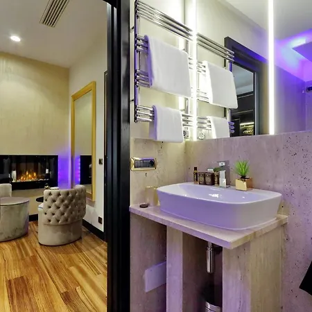 Spanish Hills Collection Luxury & Jacuzzi Pensjonat 4*