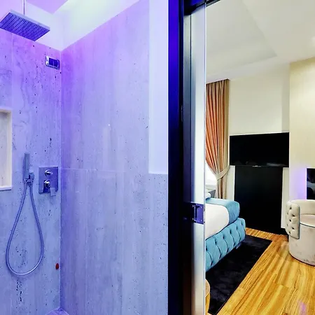 Spanish Hills Collection Luxury & Jacuzzi 4* Rzym