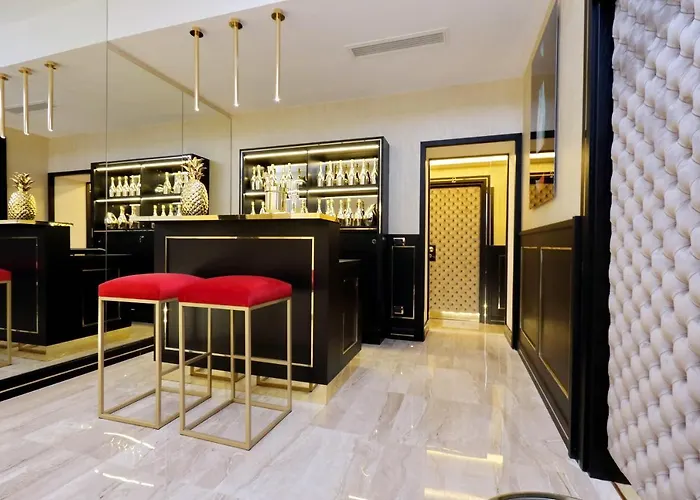 Pensionat Spanish Hills Collection Luxury & Jacuzzi 4*