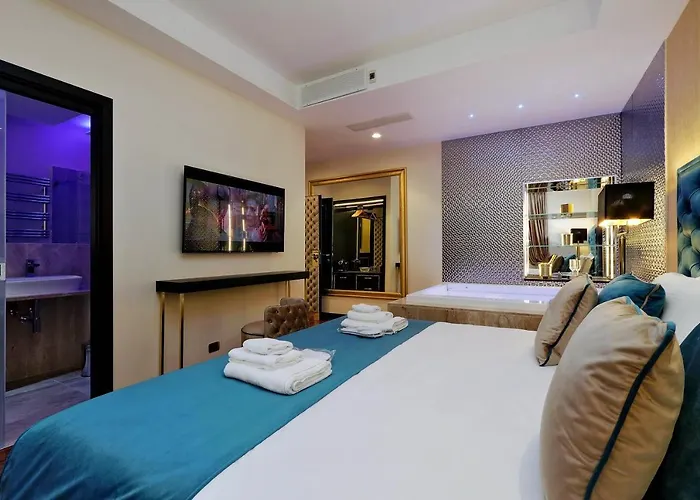 Spanish Hills Collection Luxury & Jacuzzi