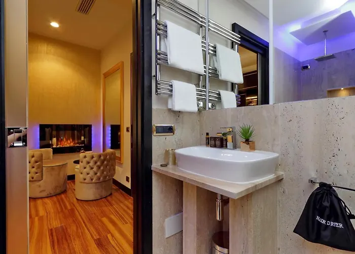 Spanish Hills Collection Luxury & Jacuzzi