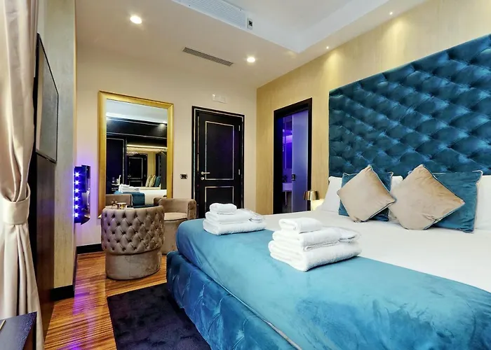 Spanish Hills Collection Luxury & Jacuzzi Pensionat