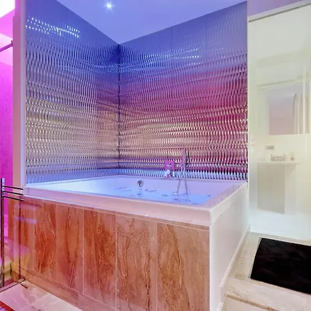 Spanish Hills Collection Luxury & Jacuzzi Pensión 4*