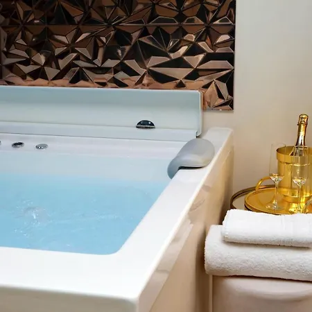 Spanish Hills Collection Luxury & Jacuzzi بيت ضيافة روما
