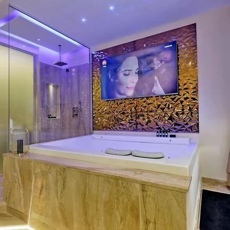 Spanish Hills Collection Luxury & Jacuzzi بيت ضيافة روما